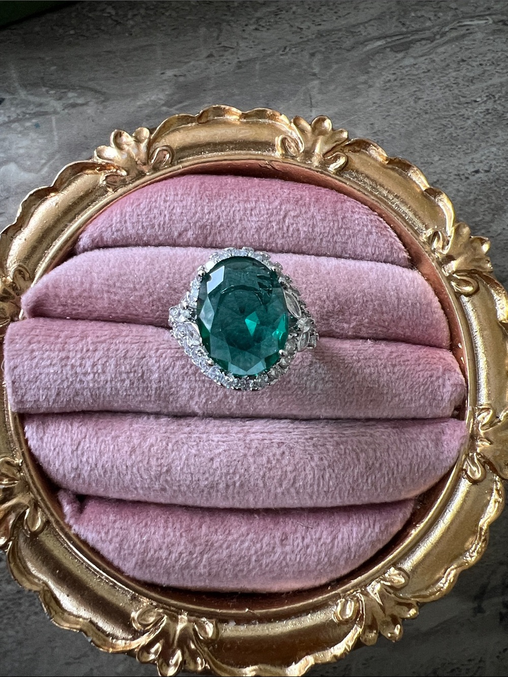 Emerald Green Oval Halo Cocktail Ring fashion   Size 7 adjustable